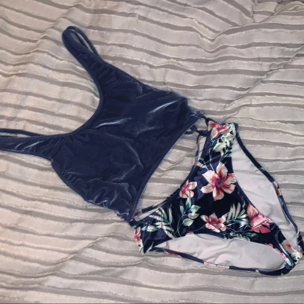 LIKE NEW. Vs PINK Velvet One Piece Swimsuit (S)